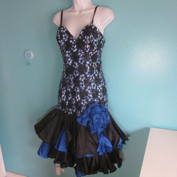 Alyce Designs Vintage Gown 8 - Picture 5 of 13